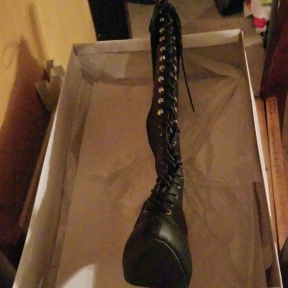 Very Chic High Heel Fashion Boots - Picture 4 of 7